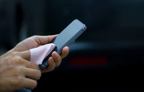 Dokunmatik Telefon Ekranı Nasıl Temizlenir?